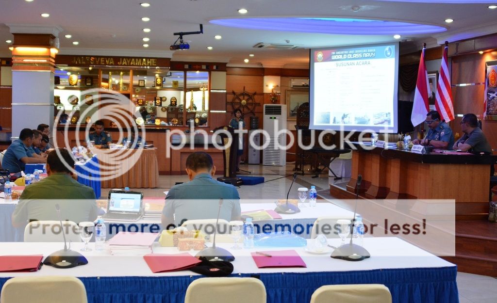 Asops Pangarmabar Kolonel Laut (P) I Gusti Kompiang Aribawa, didampingi Paban Paban II Orstra Sops Mabes TNI Kolonel Inf Lismer Lumban Siantar  membuka acara Asistensi Penyusunan Rentinkon Kotamaops TNI Tahun 2017, di Aula Yos Sudarso, Mako Koarmabar, Jakarta Pusat, Selasa (3/5).