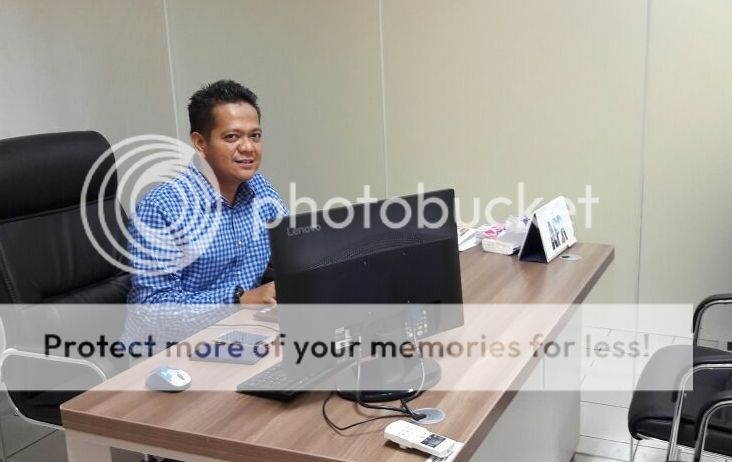 Pimpinan Multi Terminal Indonesia (MTI) cabang Semarang Arief Rachman di ruang kerjanya. (Foto: Bayu)