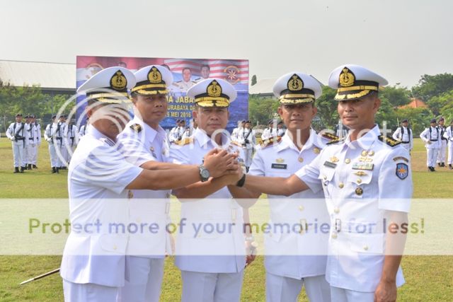 Pangkolinlamil Laksda TNI Aan Kurnia, S.Sos. salam komando bersama Komandan Satlinlamil Jakarta dan Surabaya yang baru saja melaksanakan sertijab dari kiri kekanan : Kolonel Laut (P) Andi Abdul Azis (Dansatlinlamil Jakarta) yang baru, Kolonel Laut (P) Heri Widodo, Pangkolinlamil Laksda TNI Aan Kurnia, S.Sos. (Tengah), Kolonel Laut (P) Riduwan Purnomo, S.T., M.M., (Dan Satlinlamil Surabaya) yang baru dan Kolonel Laut (P) Tedjo Sukmono.